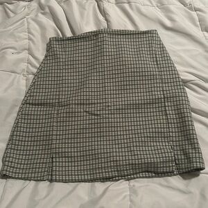 Brandy Melville - Light green plaid skirt